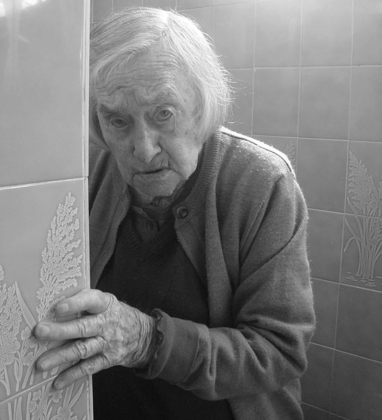 Conceio Matteuzzo Bernardi, 96, que recebeu a visita de sua neta nestas frias