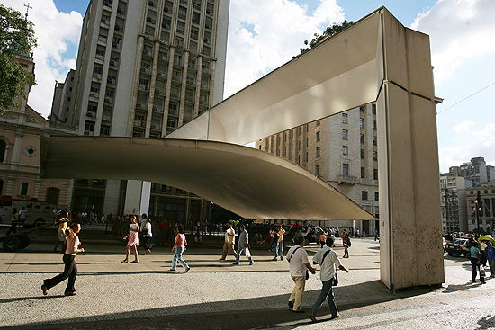 A cobertura da Praa do Patriarca, no centro de So Paulo, projeto do arquiteto Paulo Mendes da Rocha