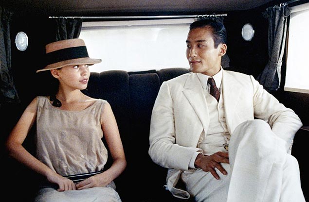 Jane March e Tony Leung Ka Fai em cena de "O Amante" (1992), adaptao de Jean-Jacques Annaud para a obra de Marguerite Duras