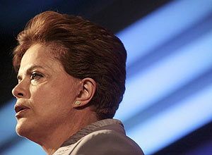 Dilma sinalizou que, se eleita, poderá propor mudanças na  Previdência Social que incluam um prazo mais longo de contribuição.