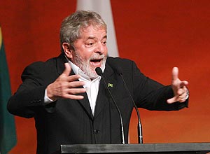 Presidente Lula concede reajuste de 7,7% para aposentados e veta fim do fator previdenciário