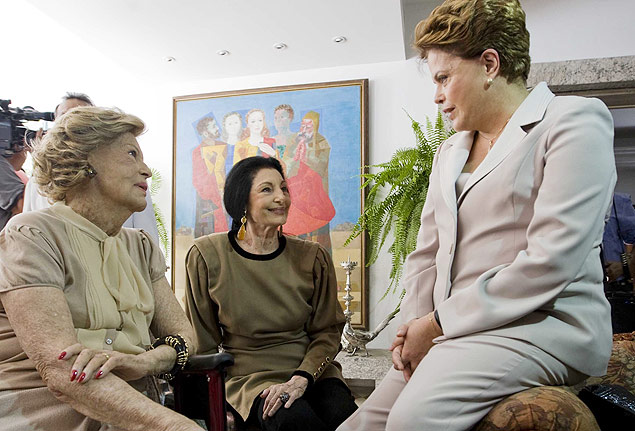 Candidata do PT  Presidncia, Dilma  convidada para almoo com mulheres da sociedade carioca na casa de Lily Marinho