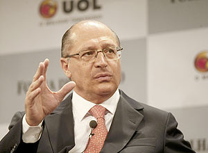 Geraldo Alckmin durante sabatina no Teatro Folha, em SP