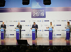 Presidenciáveis participam de debate promovido pela CNBB.