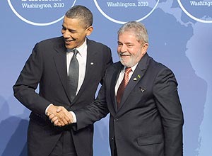 Deslocamentos de Barack Obama representam "quase 20 mil toneladas de CO2"; Lula entrou em cálculo de revista