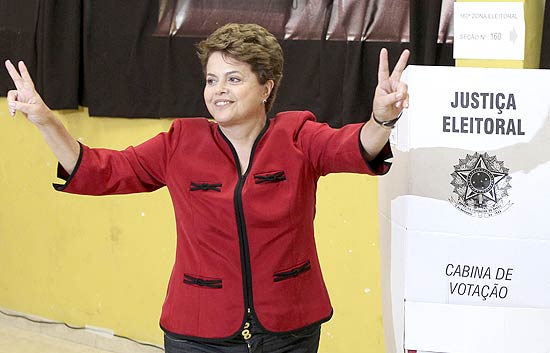A candidata do PT à Presidência, Dilma Rousseff, votou na manhã deste domingo na região central de Porto Alegre