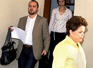 Anderson Dorneles carrega a bolsa de Dilma em Brasília