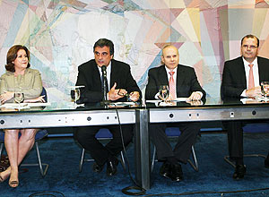 Futuros ministros da equipe econ�mica do governo Dilma Rousseff d�o entrevista no escrit�rio de transi��o em Bras�lia