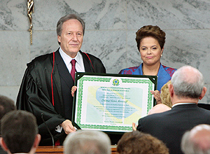 Dilma recebeu o diploma de presidente da República das mãos de Ricardo Lewandowski, presidente do TSE