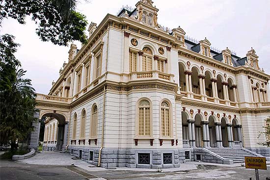 Fachada principal do Palácio dos Campos Elíseos