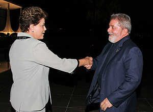 Presidente Dilma Rousseff recebeu seu antecessor, Luiz Inácio Lula da Silva, para um jantar no Alvorada