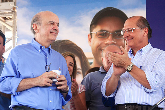 José Serra (esq.) durante evento do governo de São Paulo ao lado de Geraldo Alckmin