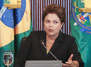 BRASÍLIA, DF, BRASIL, 15-03-2011, 12h30: Presidente Dilma Rousseff durante a cerimônia de instalação do Fórum Direitos e Cidadania, no Palácio do Planalto, Sala Reunião Suprema. (Foto: Alan Marques/Folhapress, PODER)