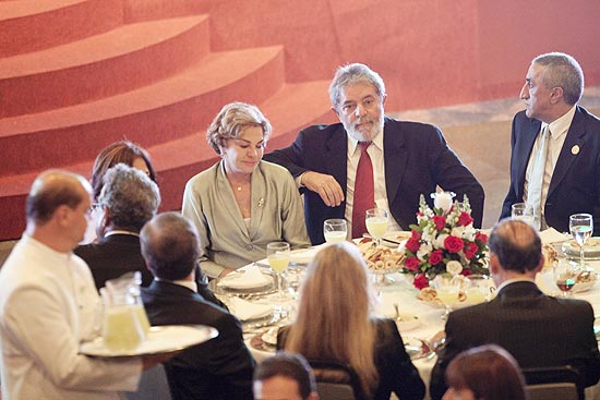 Lula participa de jantar no Monte Líbano em agradecimento às relações do ex-presidente com países árabes