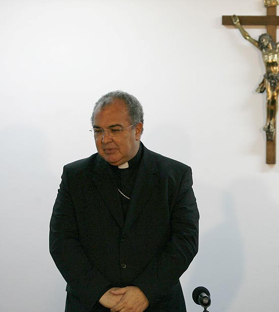 Arcebispo do Rio, dom Orani Tempesta, mobiliza fiéis contra decisão
 da EBC de suspender programas religiosos