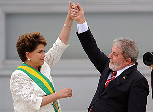 Nos primeiros cem dias de governo, Dilma enfrentou tensão na área econômica, como a queda do dólar e preços em alta