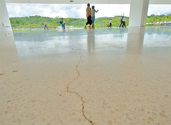 Cidade Administrativa de MG congrega prédios do governo e foi a principal obra de Aécio