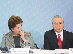 O vice-presidente Michel Temer ao lado da presidente Dilma Rousseff em reunião do Conselho de Desenvolvimento