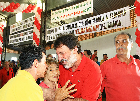 Ex-tesoureiro Delúbio Soares, pivô do mensalão, foi recebido com festa pelo PT em Buriti Alegre, sua cidade natal