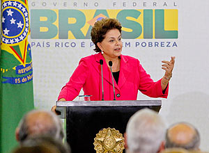 Presidente Dilma Rousseff discursa em evento no Planalto; ela defendeu publicamente o ministro Palocci pela primeira vez