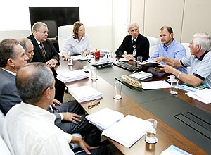 A ministra Maria do Rosário (na ponta da mesa) recebeu representantes da Comissão Pastoral da Terra nesta terça