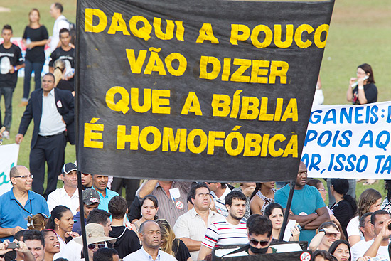 Religiosos protestam contra a aprovao, na Cmara, do PL 122, que criminaliza a homofobia