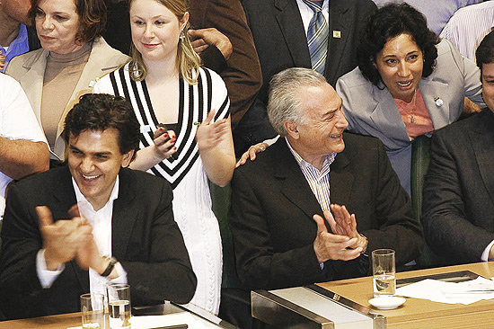 Gabriel Chalita ( esq.) ao lado do vice-presidente, Michel Temer, em evento do PMDB