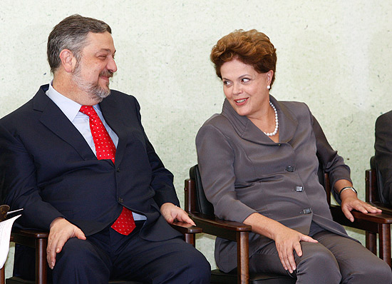 Antonio Palocci participa, com Dilma, de seu último evento oficial como ministro da Casa Civil, em Brasília