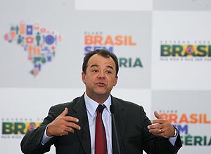 O governador Sérgio Cabral afirmou que "separa o exercício da função pública das atividades de sua vida privada"