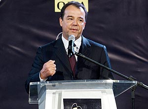 A promotoria enfiou ofício ao governador do RJ, Sérgio Cabral, pedindo esclarecimentos sobre sua relação com empresários