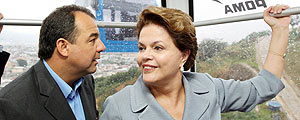 Presidenta Dilma Rousseff e o governador do Rio de Janeiro, Sérgio Cabral, no morro do Alemão (Divulgação)