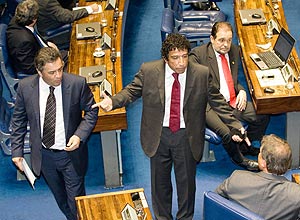 Magno Malta (PR-ES) grita com Aécio Neves (PSDB-MG) no plenário do Senado