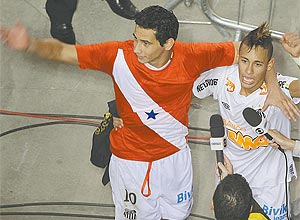 Jogador Ganso, contrário à divisão do PA, com camisa do Estado, na final da Libertadores