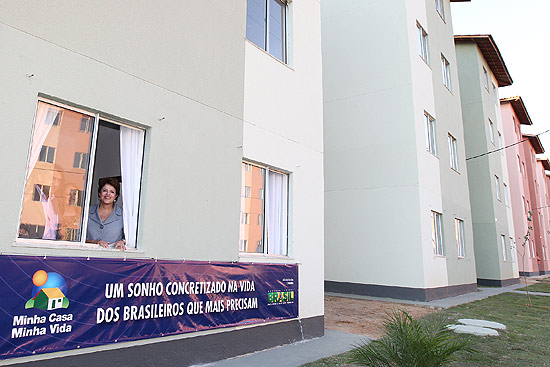 A presidente Dilma Rousseff durante visita a prédios do programa 'Minha Casa, Minha Vida', em Juazeiro (BA)
