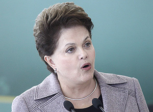 Dilma Rousseff durante a posse do novo ministro da Agricultura, Mendes Ribeiro, no Palácio do Planalto