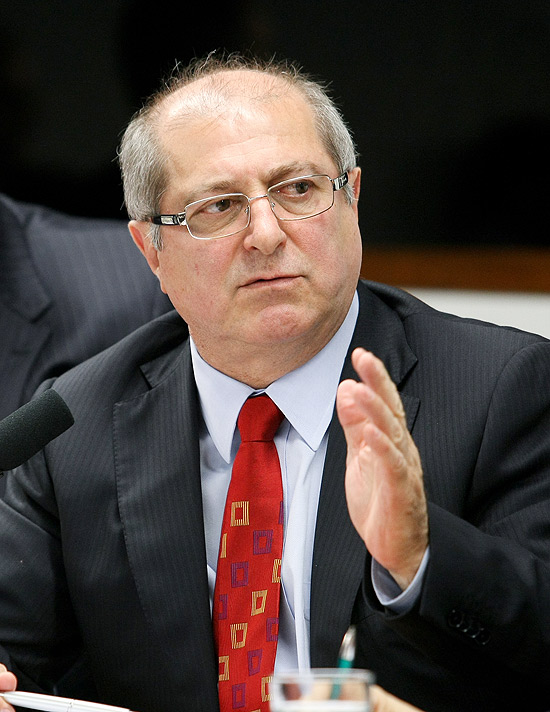 O ministro das Comunicações Paulo Bernardo