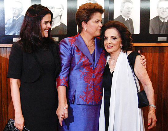 Dilma ao lado da filha Paula e da mãe durante diplomação no TSE em dezembro passado