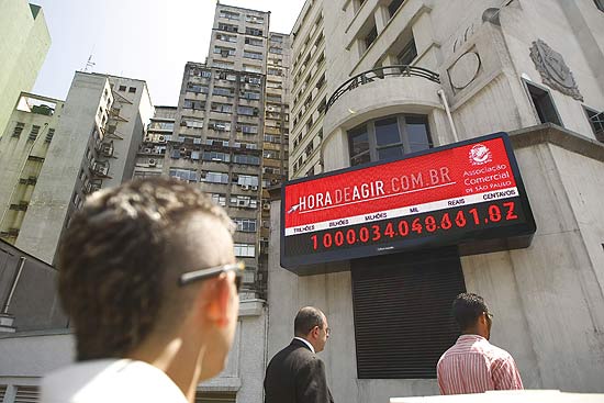 Arrecadação tributária alcançou R$ 1 trilhão hoje, segundo o Impostômetro, da Associação Comercial de SP