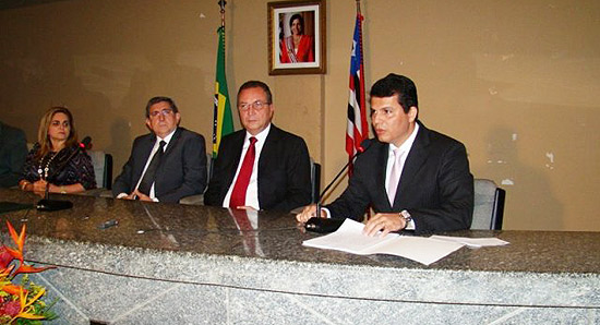 Aliado de Sarney, F�bio Gondim (� dir.) � convidado para posto n�mero 2 do Turismo