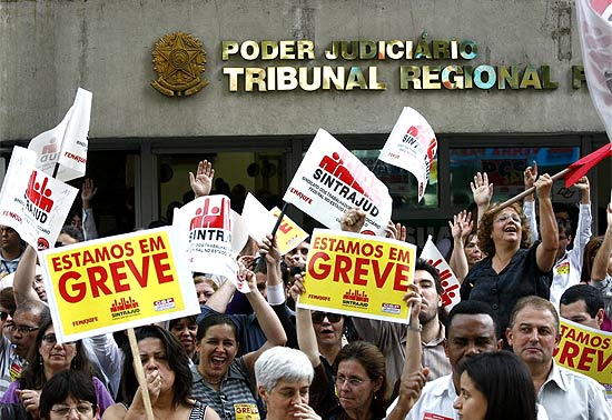 Servidores da Justi�a Federal de SP decidiram em assembleia entrarem em greve por tempo indeterminado