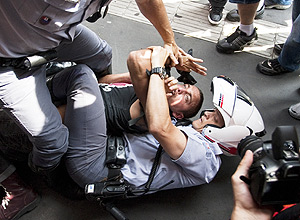 Em SP, homem foi detido pela polícia após quebrar estabelecimento na avenida Paulista; veja fotos