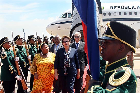 Presidente Dilma desembarca em Pretria, na frica do Sul