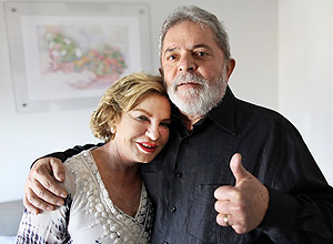 Ao lado de Marisa, Lula agradeceu pelo apoio recebido na sua luta contra o câncer