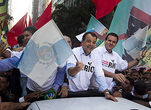 Eduardo Paes ( dir.) e o governador Srgio Cabral em protesto contra redistribuio de royalties do petrleo