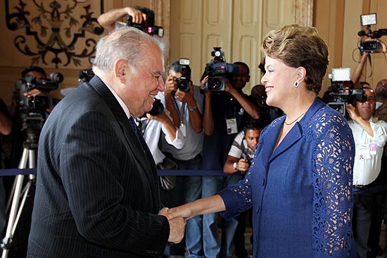 Legenda: Presidenta Dilma Rousseff recepciona o Sr. Enrique Iglesias, Secretário-Geral Iberoamericano, que participara do encontro Iberoamericano de Alto Nível em comemoração ao Ano Internacional dos Afrodescentes. (Salvador-BA,19/11/2011)