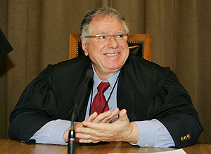 O conselheiro Eduardo Bittencourt Carvalho em sessão do Tribunal de Contas do Estado