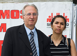 O advogado Nivaldo Felcar e a empresária Luzanira Rodrigues da Silva, que reclamam dos prejuízos causados pela greve 