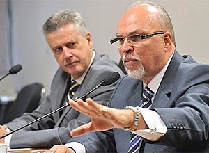 O ministro Mrio Negromonte (Cidades) durante depoimento ao Senado sobre obras da Copa