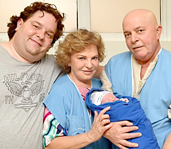 Sandro, pai do beb, com Marisa Letcia, Lula e Arthur