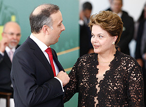Ribeiro ao lado de Dilma durante a sua posse